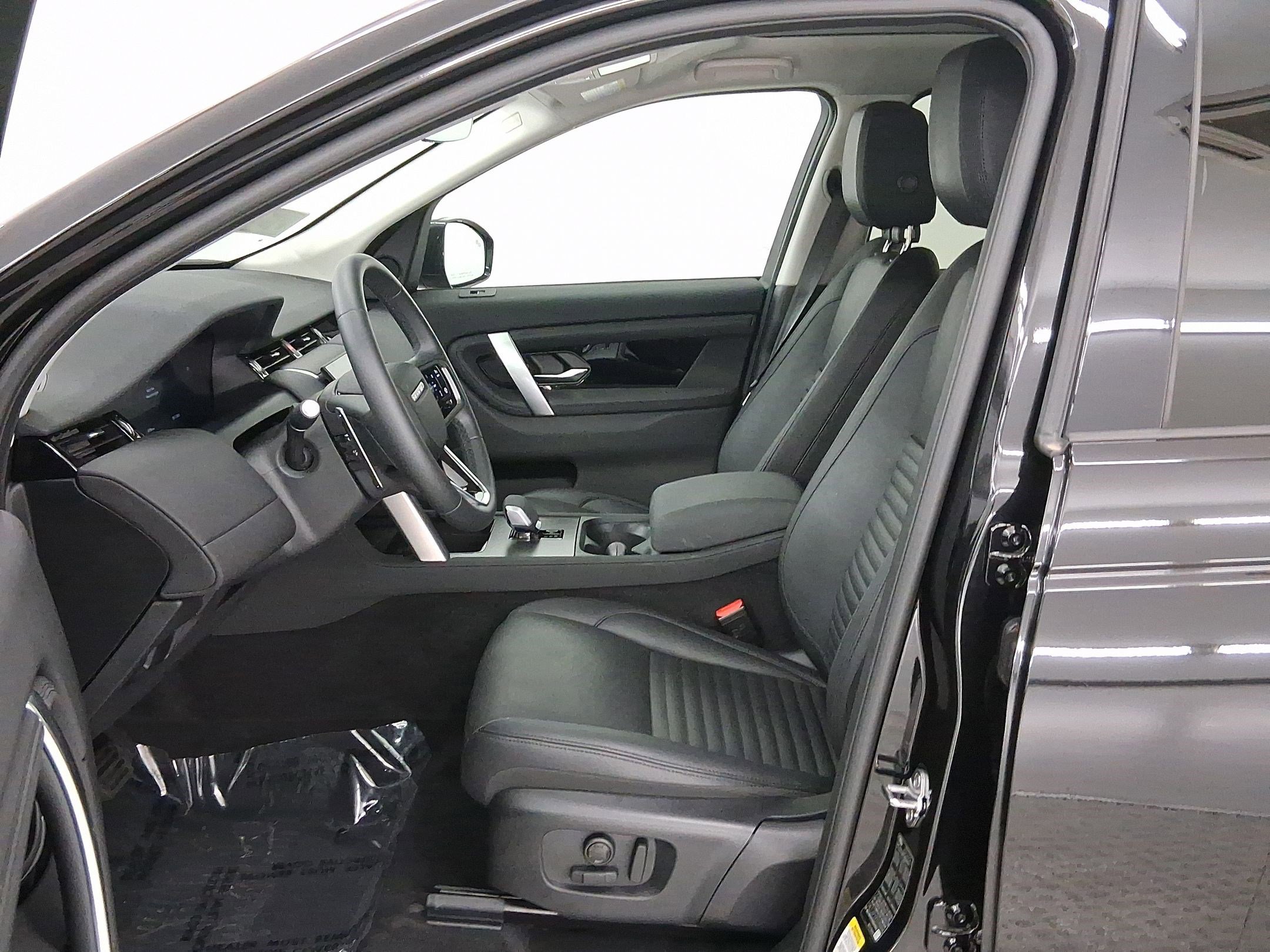 Used 2025 Land Rover Discovery Sport S image 5