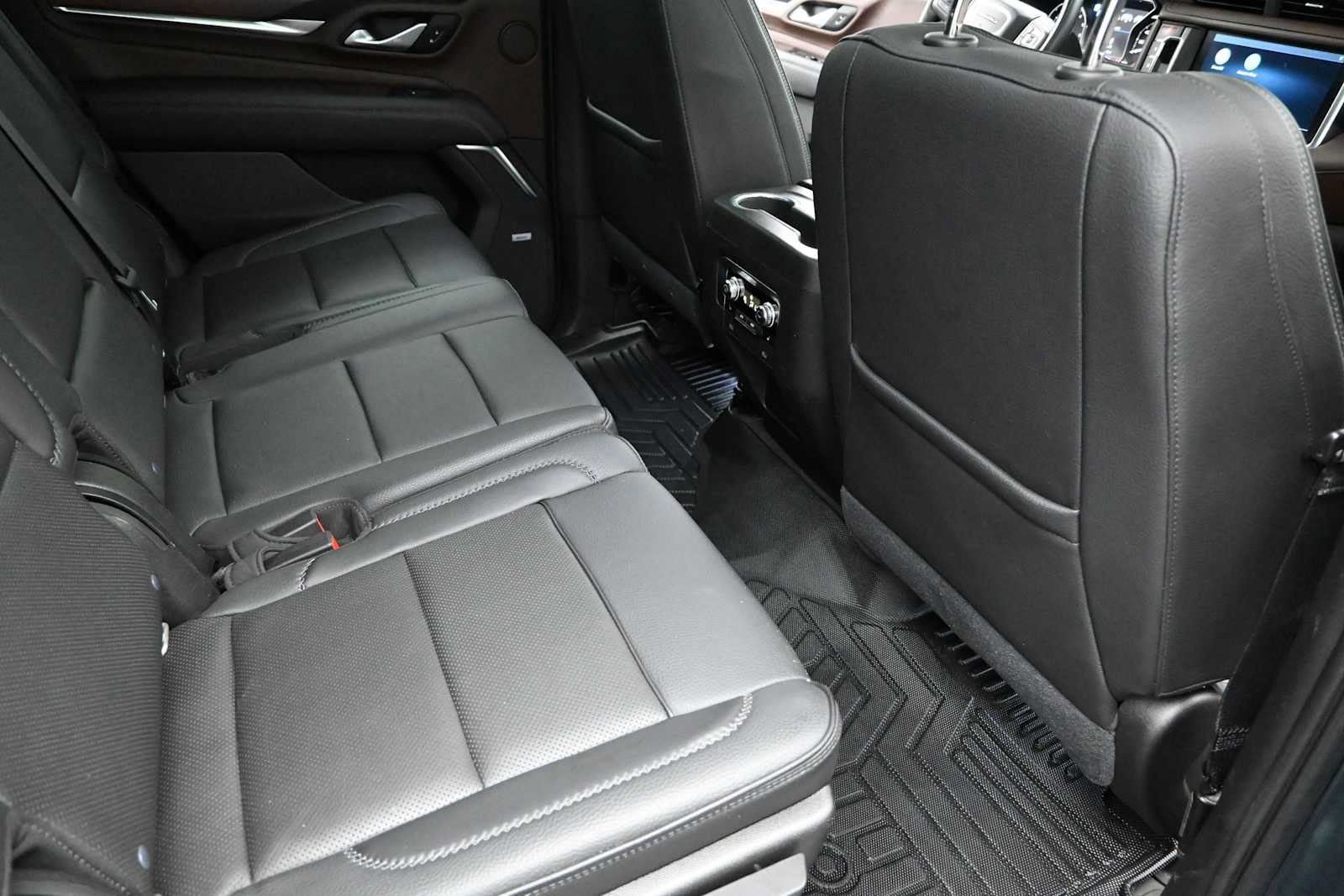 Used 2021 GMC Yukon Denali w/ Denali Premium Package RWD image 34