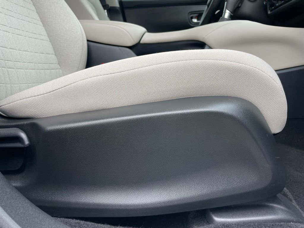 Certified 2025 Honda HR-V LX image 29