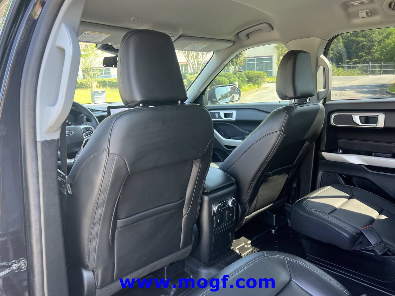 Used 2022 Ford Explorer XLT w/ Equipment Group 202A AWD/4WD image 22