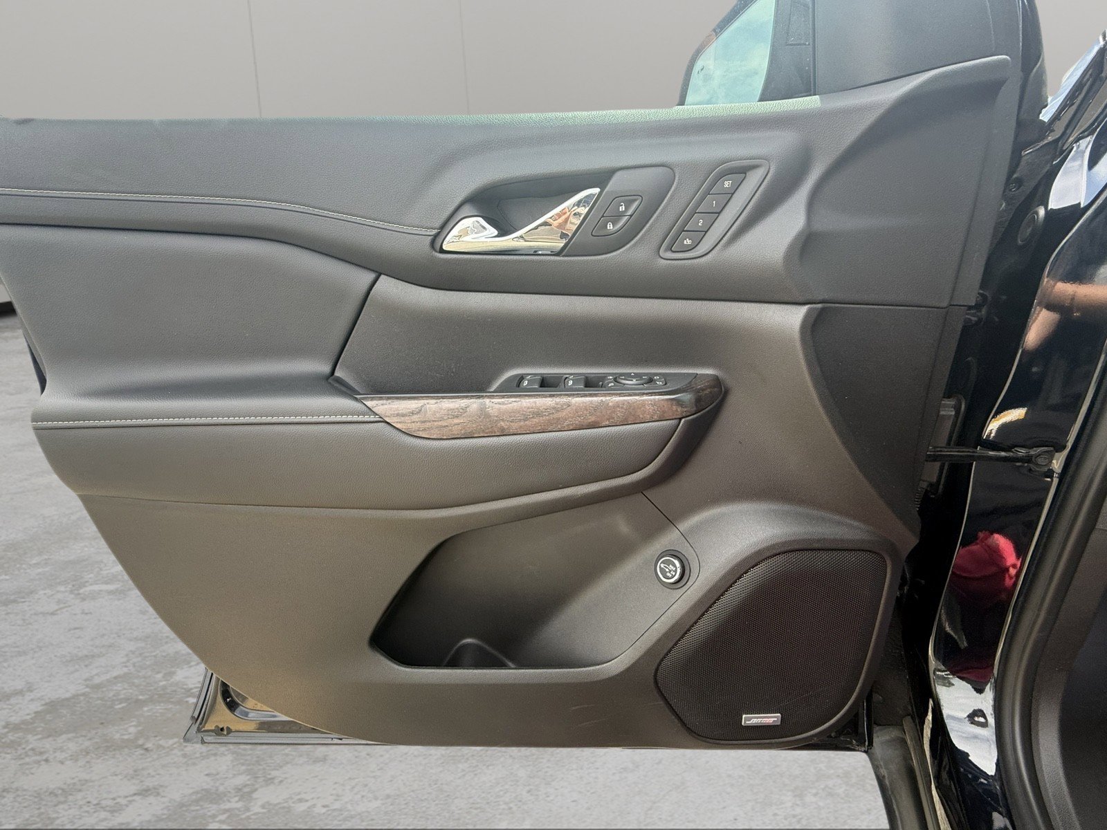 Used 2022 GMC Acadia Denali w/ Denali Technology Package image 28