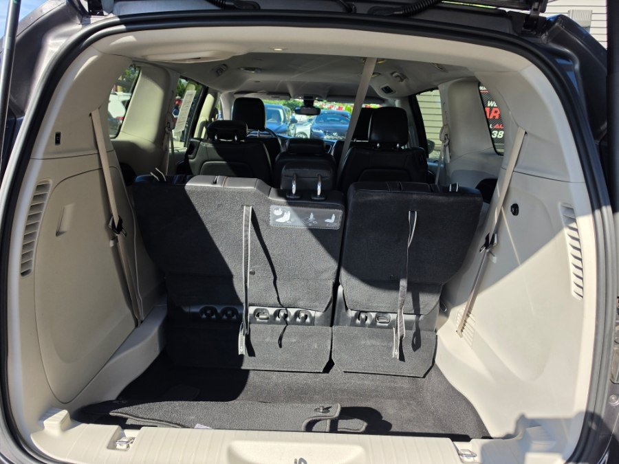 Used 2017 Chrysler Pacifica Touring-L FWD image 34