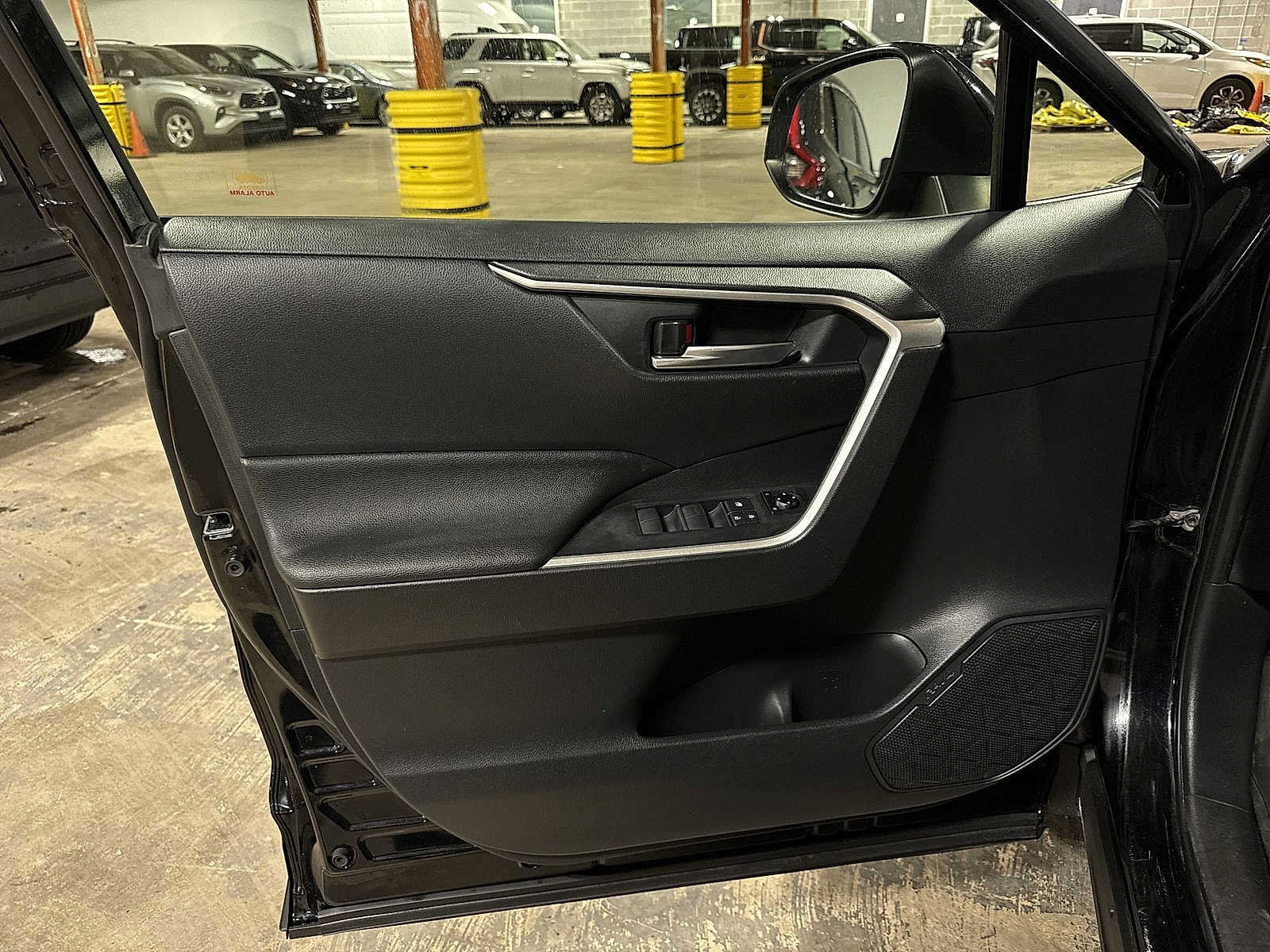 Used 2019 Toyota RAV4 XLE AWD/4WD image 29
