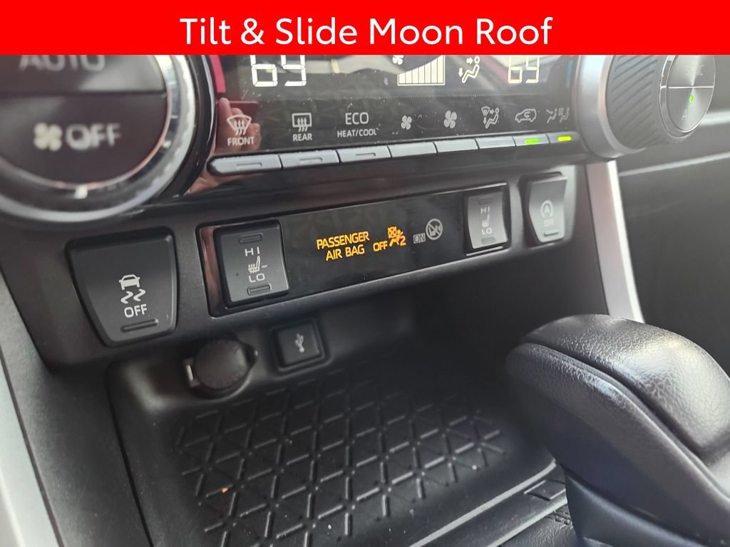 Used 2021 Toyota RAV4 XLE w/ Convenience Package FWD image 10