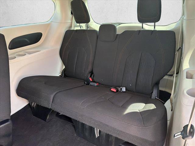 Used 2018 Chrysler Pacifica Touring Plus w/ Tire & Wheel Group FWD image 18