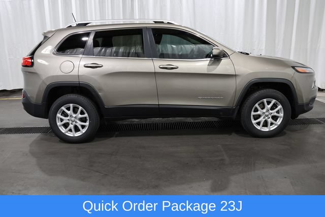 Used 2017 Jeep Cherokee Latitude w/ Safety/Convenience Group AWD/4WD image 2
