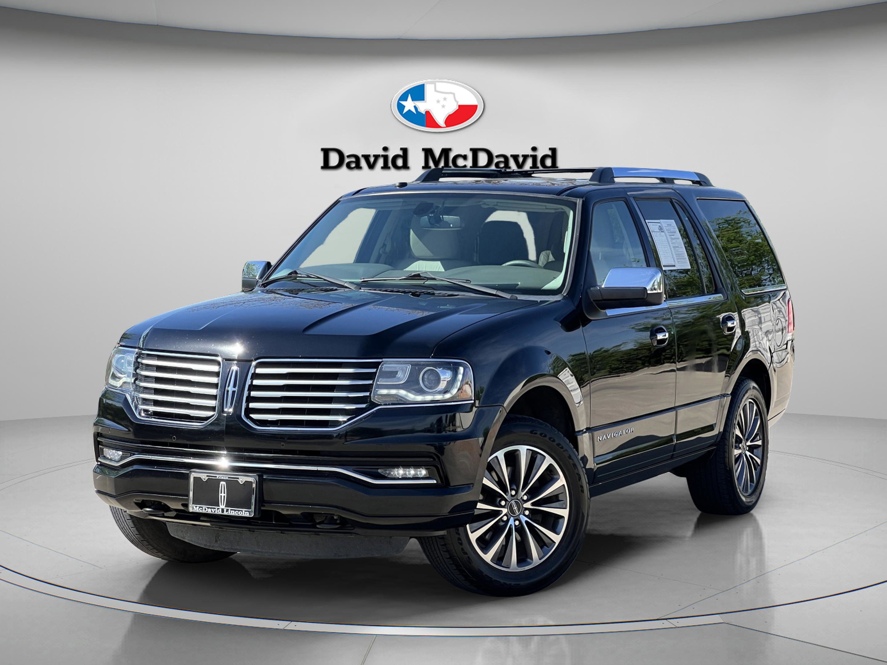 Used 2017 Lincoln Navigator Select image 2