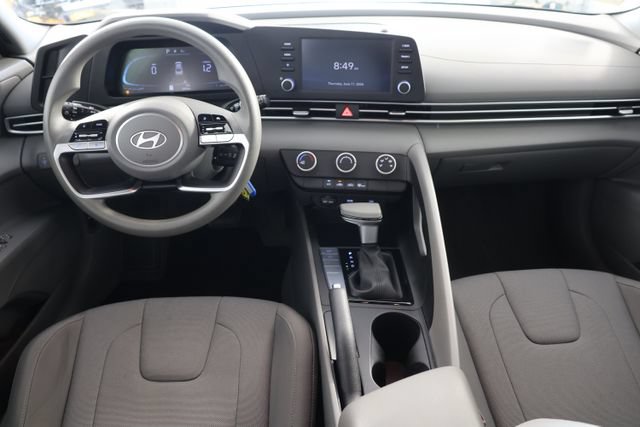 Certified 2024 Hyundai Elantra SE FWD image 2