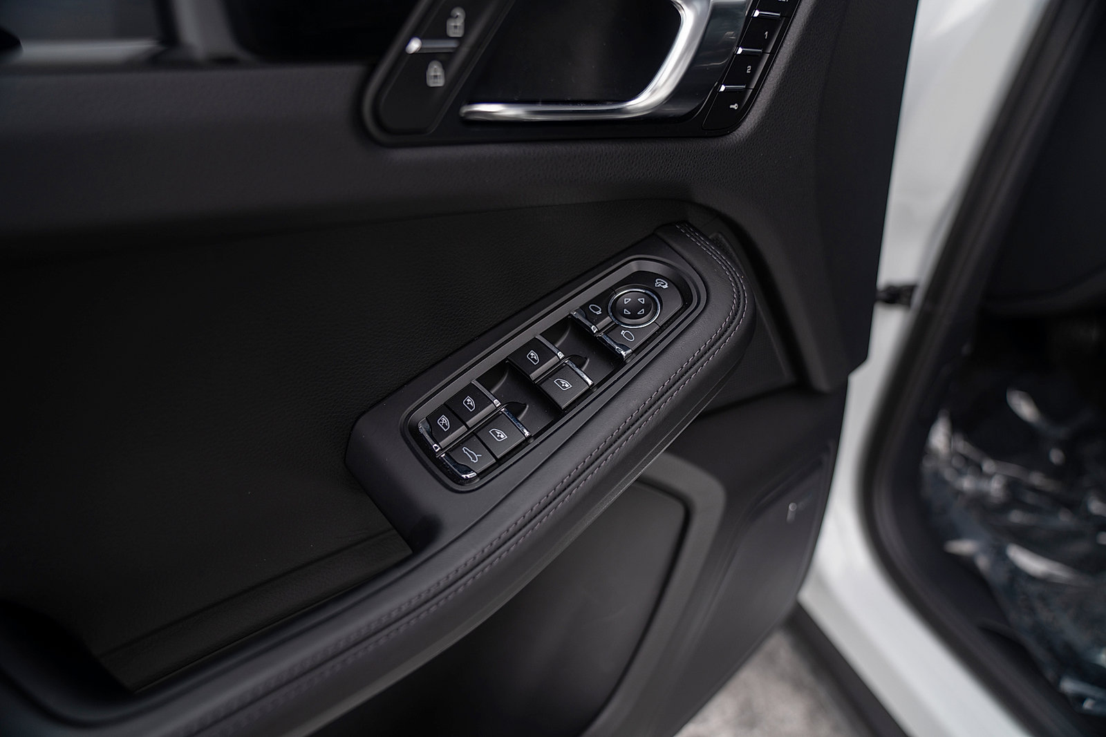 Certified 2026 Porsche Macan Turbo image 19