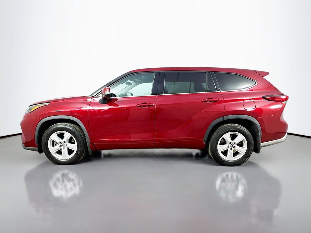 Used 2020 Toyota Highlander LE AWD/4WD image 4