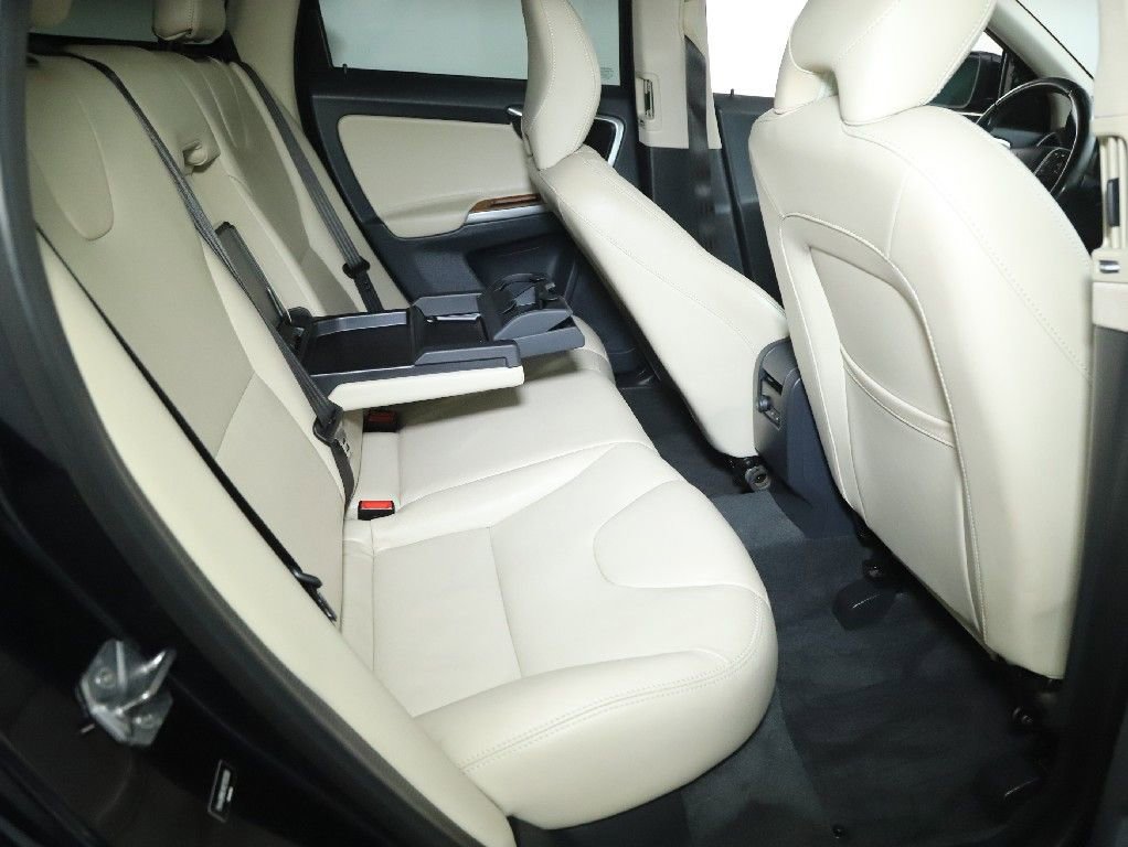 Used 2017 Volvo XC60 T6 Inscription w/ Climate Package image 33