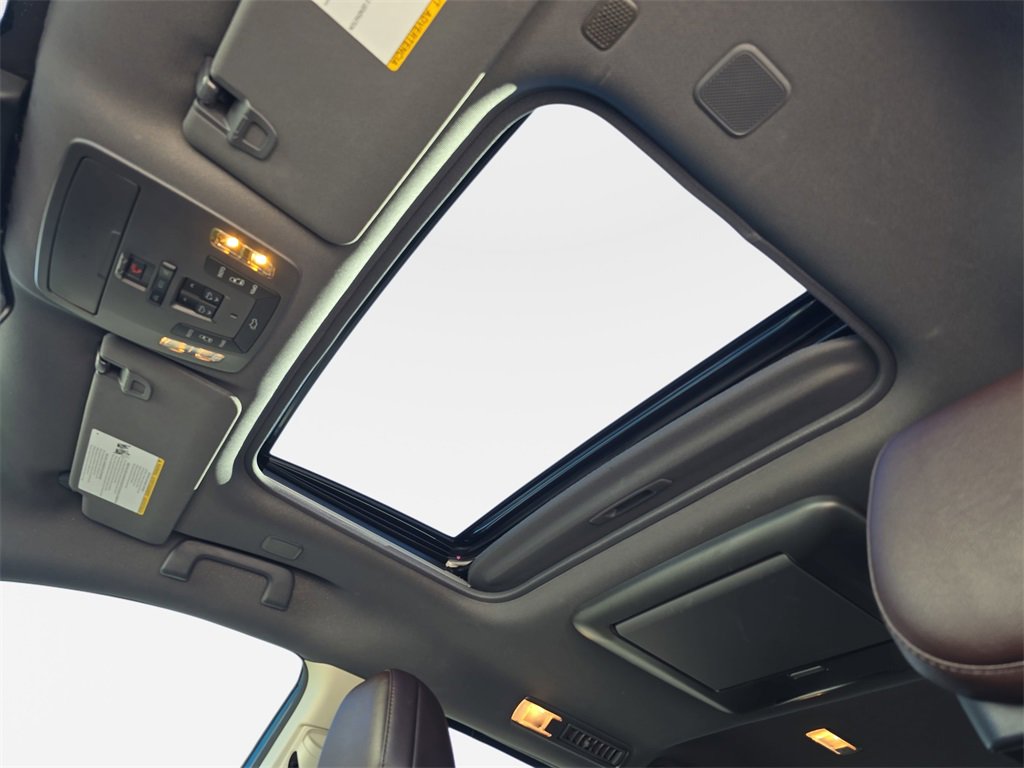 Used 2022 Toyota Sienna Platinum image 35