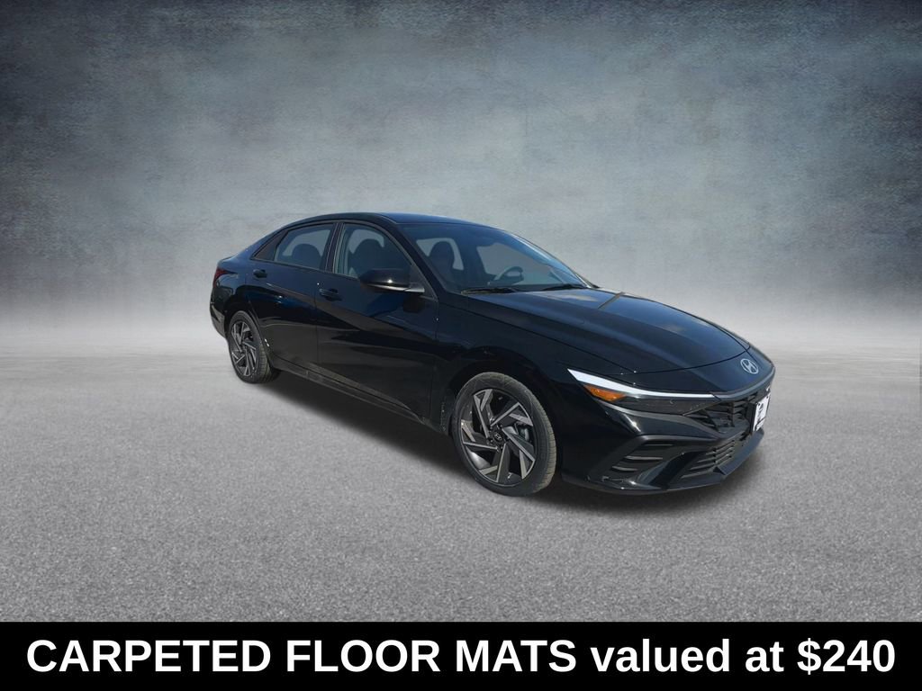 Used 2025 Hyundai Elantra Sport image 2