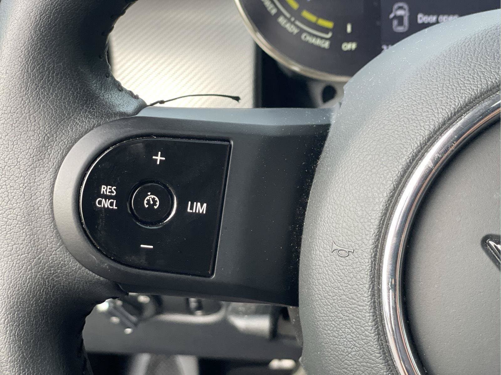 Used 2024 MINI Cooper SE FWD image 29
