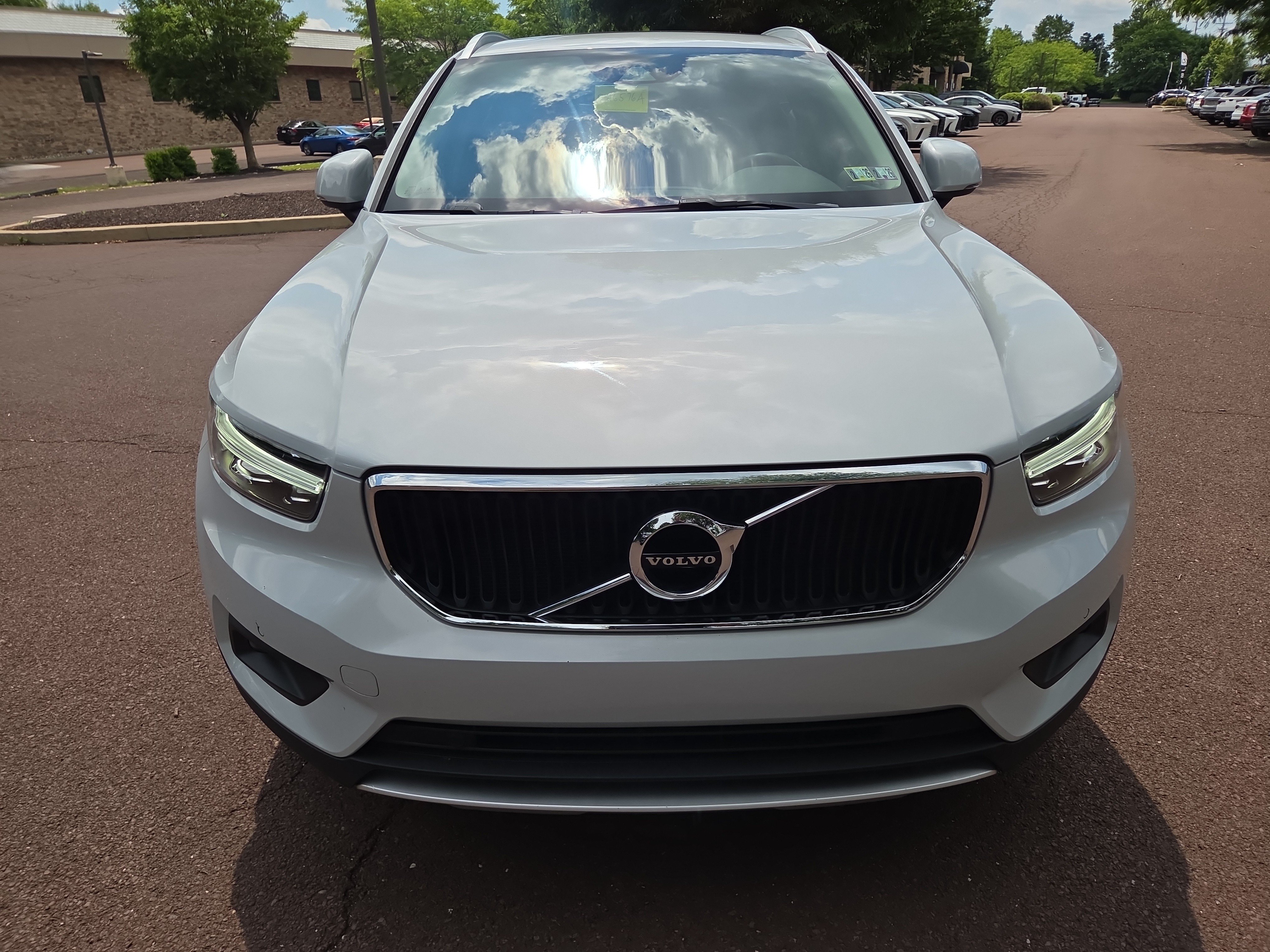 Used 2021 Volvo XC40 T5 Momentum w/ Premium Package AWD/4WD image 8