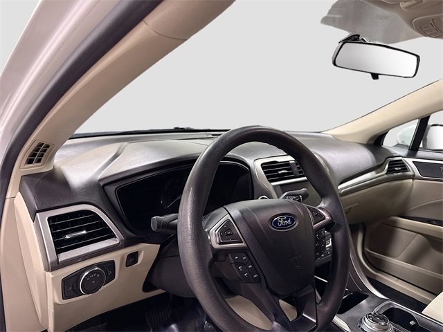 Used 2018 Ford Fusion SE w/ Fusion SE Technology Package image 9