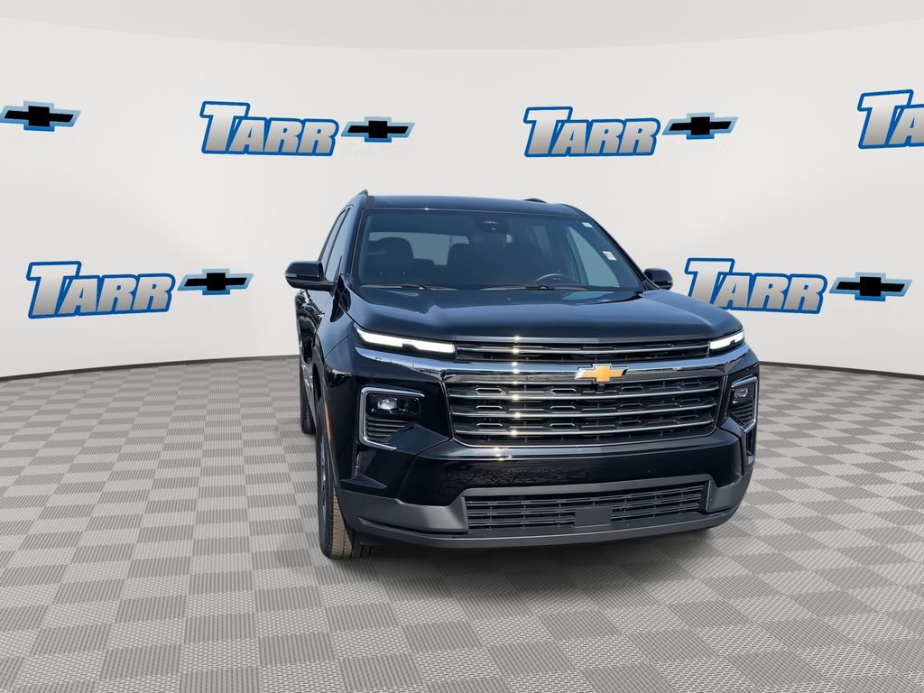 Used 2025 Chevrolet Traverse LT image 3