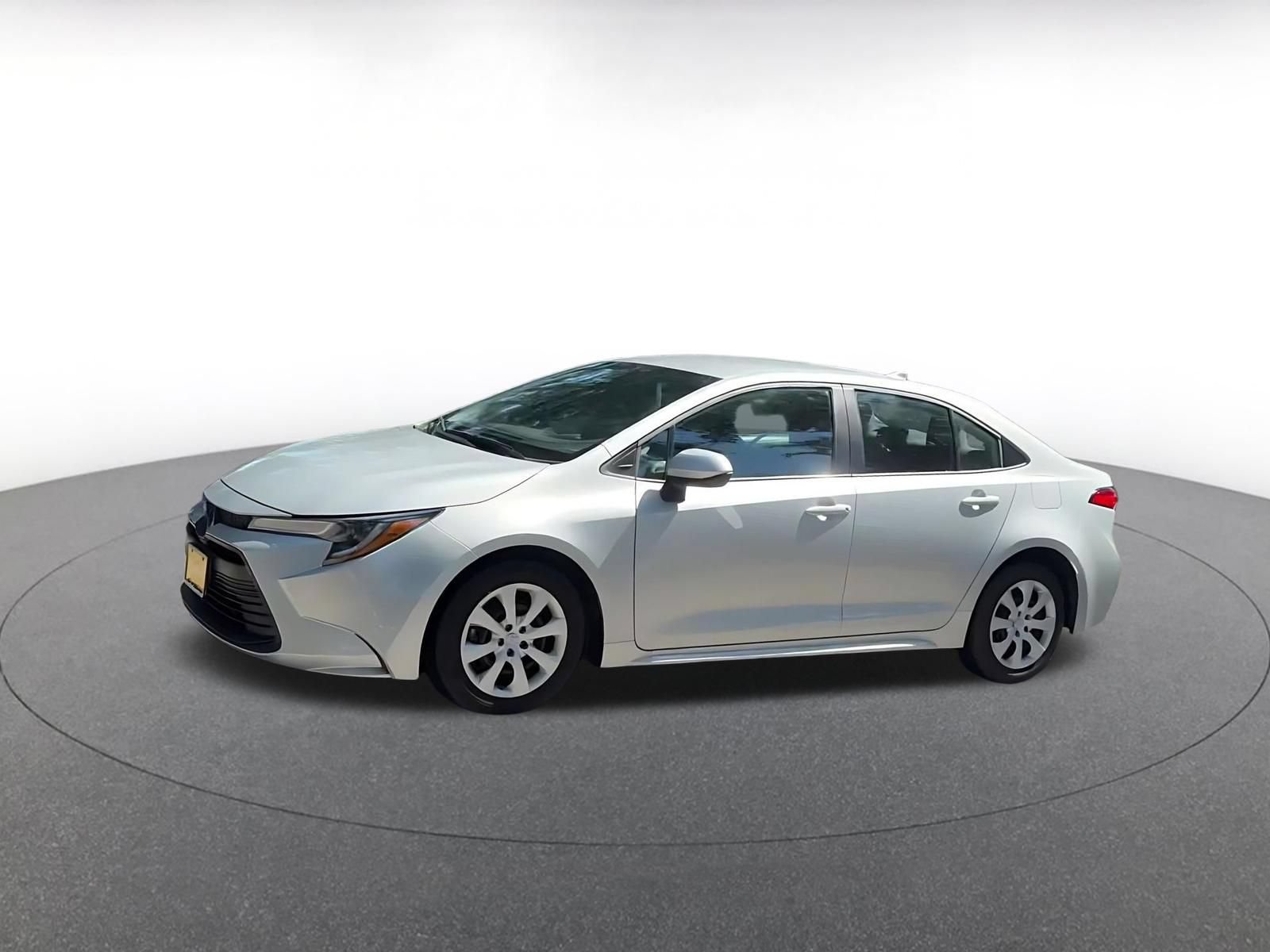 Used 2025 Toyota Corolla LE FWD image 7