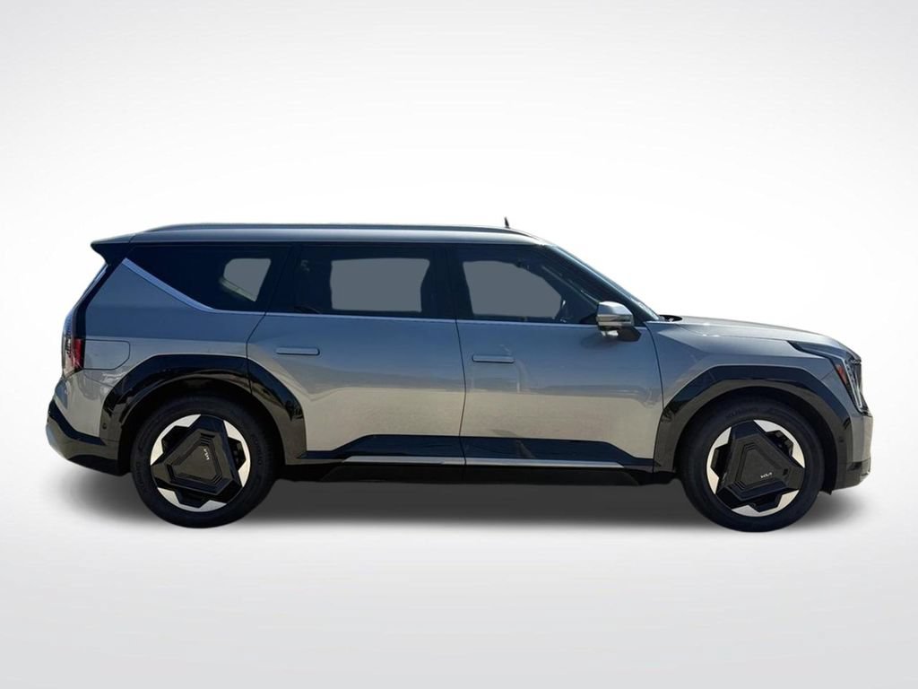 Used 2024 Kia EV9 Land AWD/4WD image 2