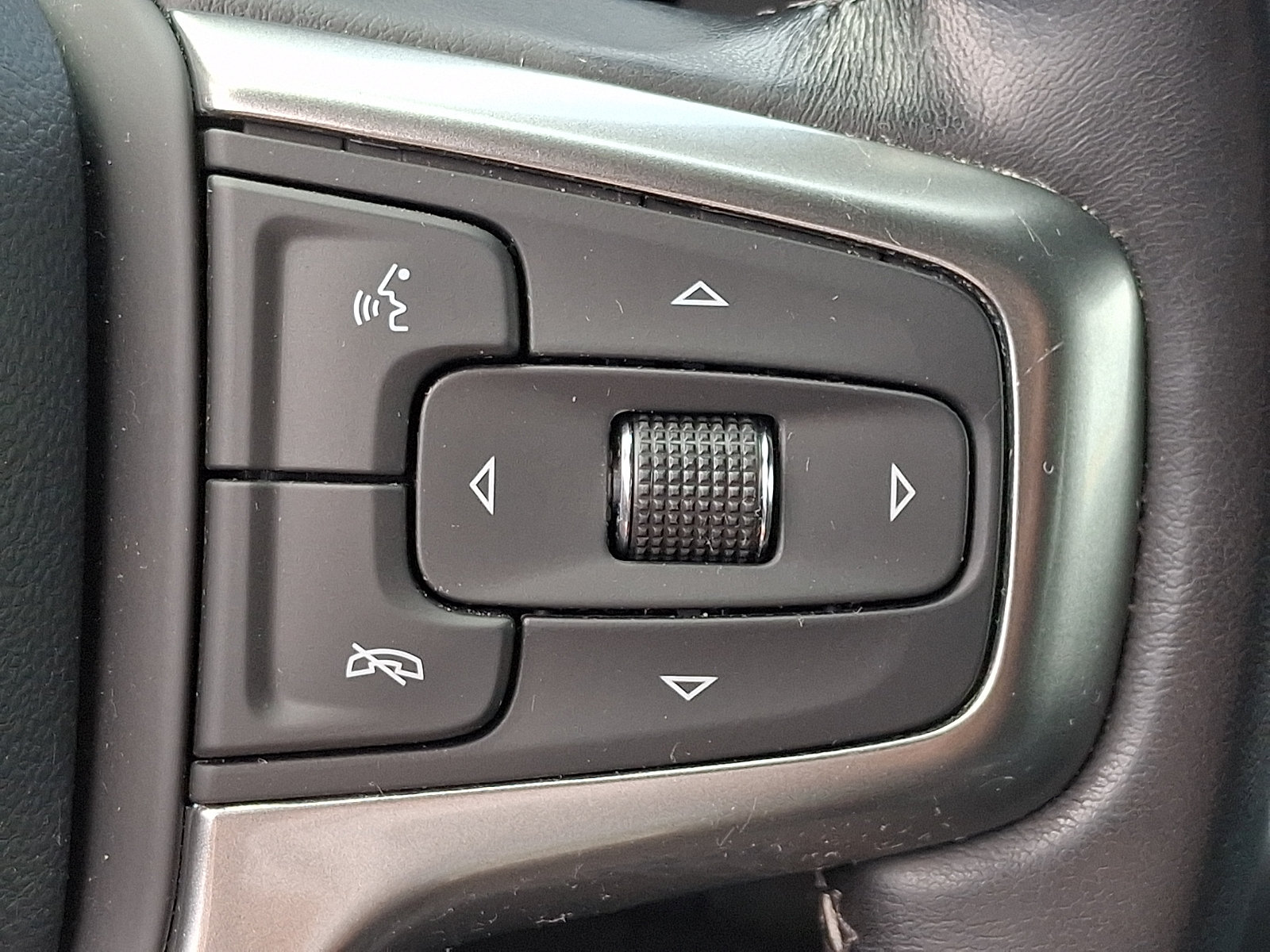 Certified 2021 Chevrolet Tahoe LS AWD/4WD image 24