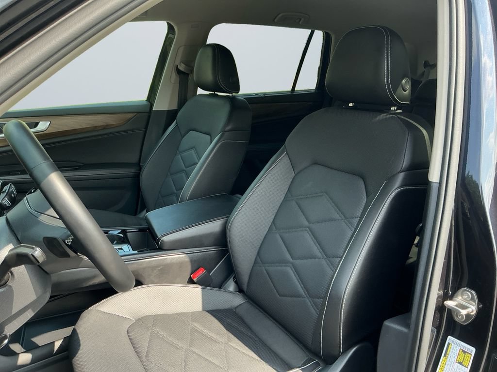 Used 2025 Volkswagen Atlas SE AWD/4WD image 10