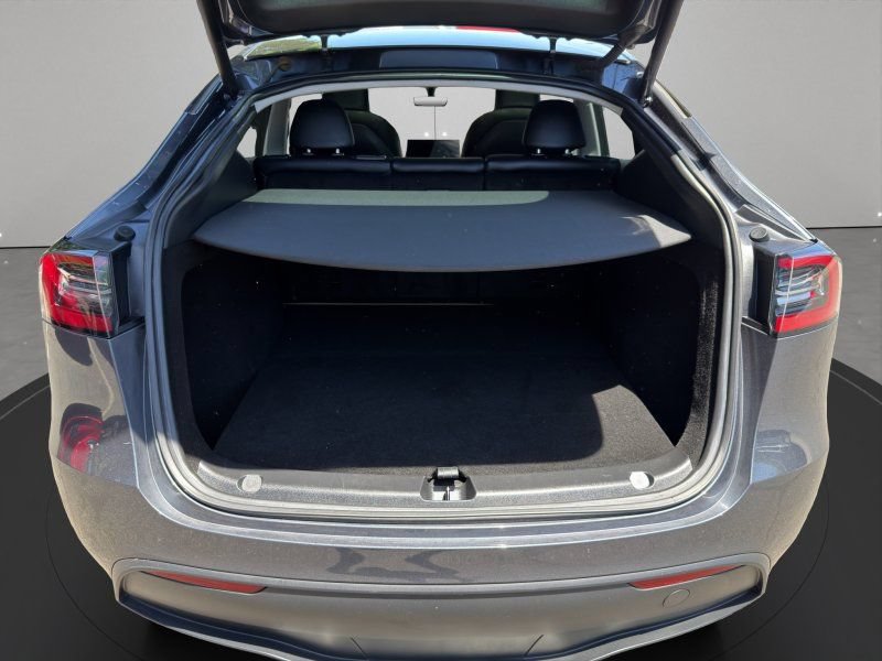 Used 2023 Tesla Model Y Long Range AWD/4WD image 11