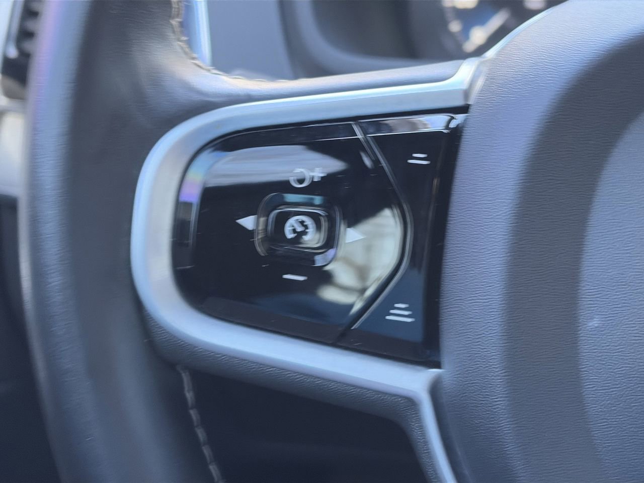 Used 2021 Volvo XC90 T6 R-Design w/ Protection Package Premier image 20