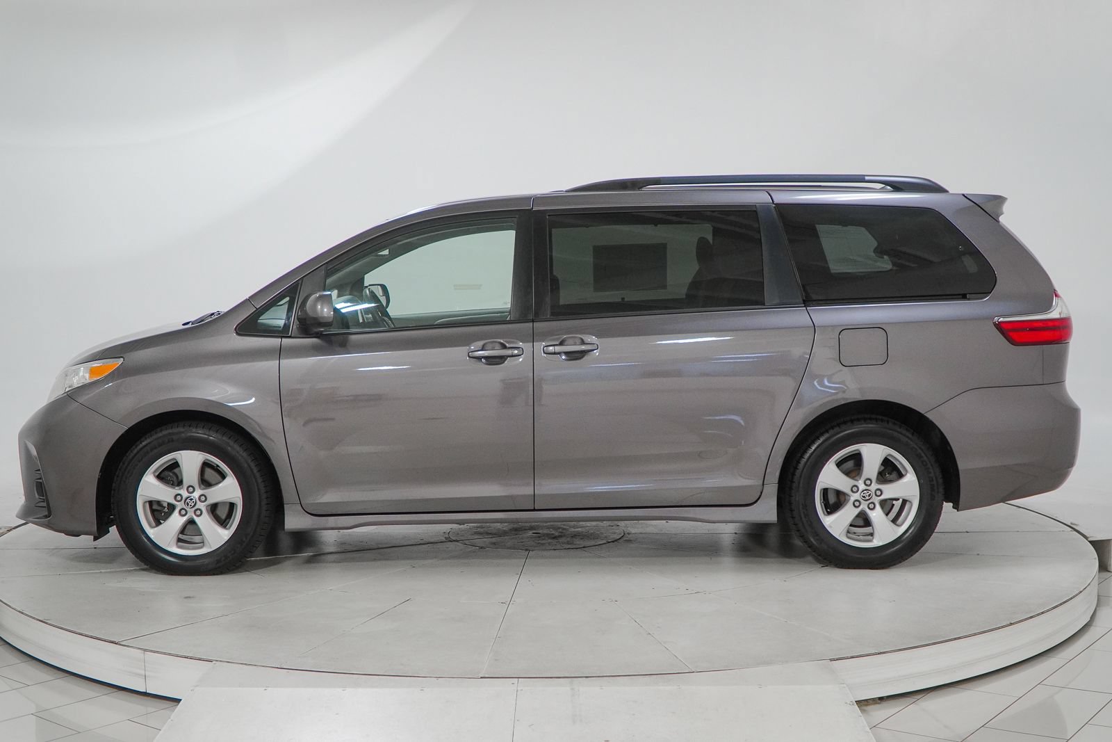 Used 2020 Toyota Sienna LE FWD image 6