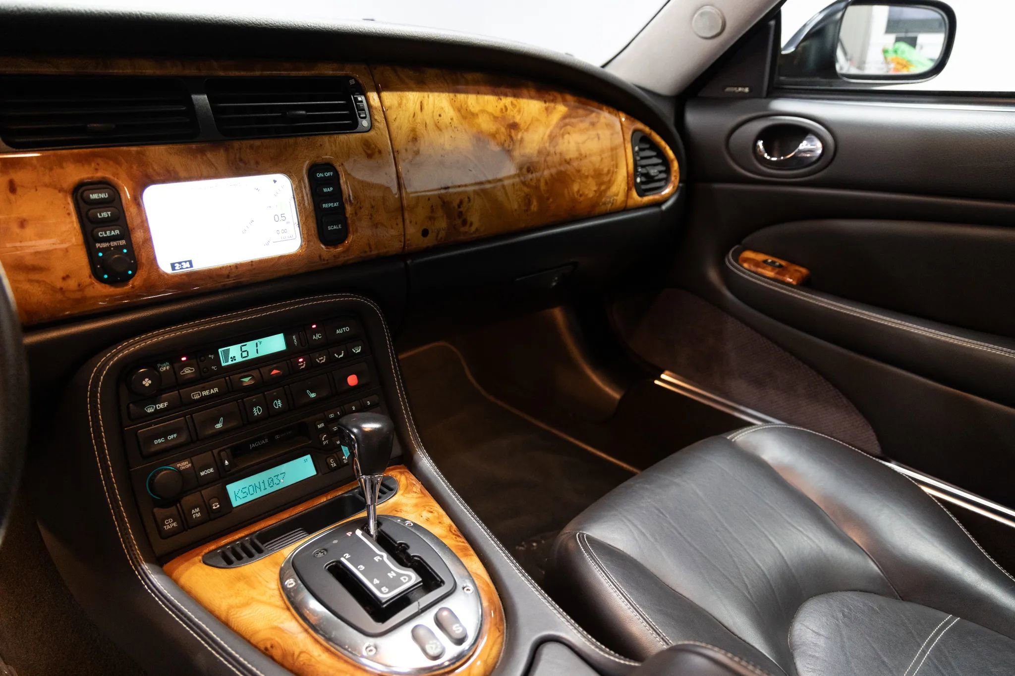 Used 2006 Jaguar XK8 Coupe image 31