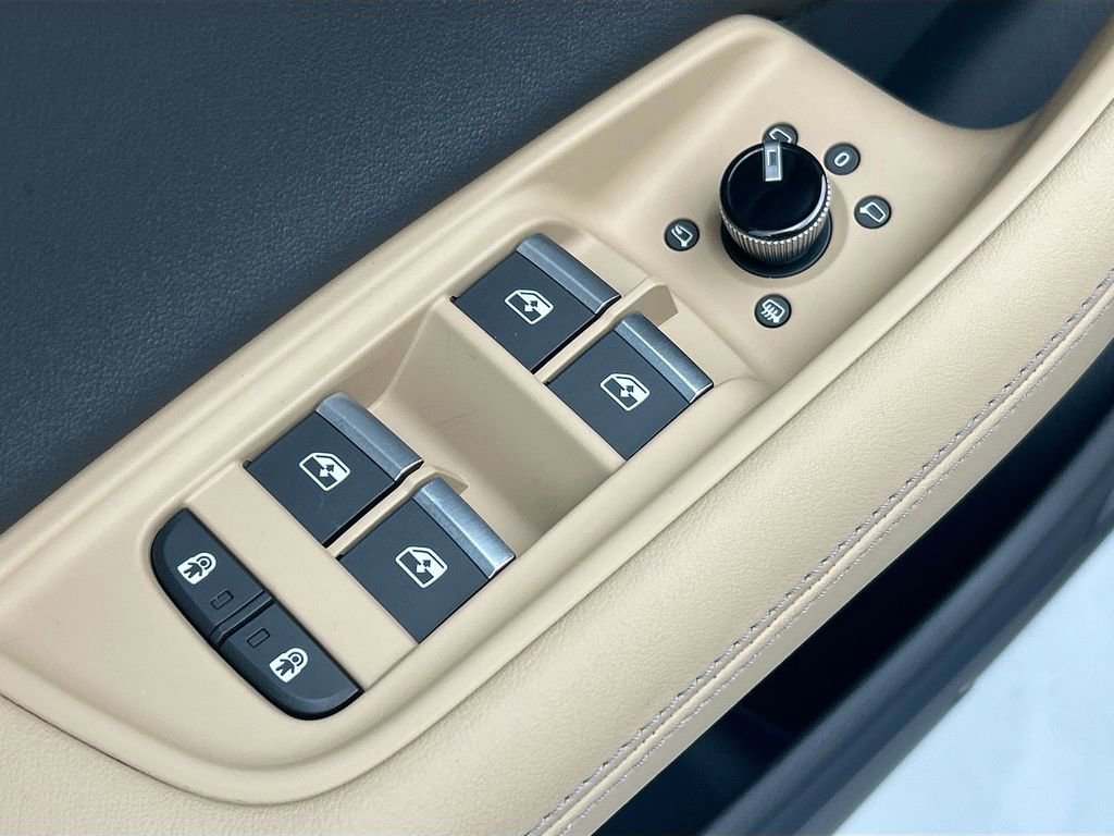 Used 2025 Audi Q8 Premium Plus image 22