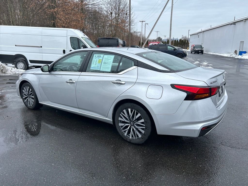 Used 2024 Nissan Altima 2.5 SV image 6