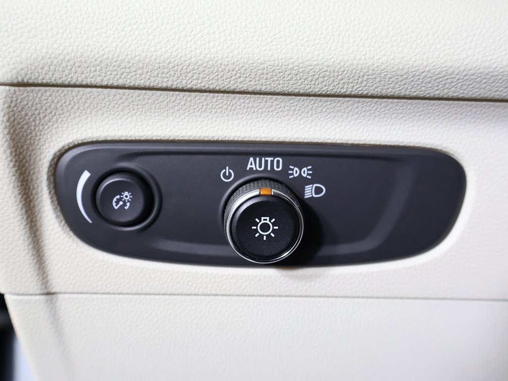 Used 2023 Buick Envision Preferred image 37