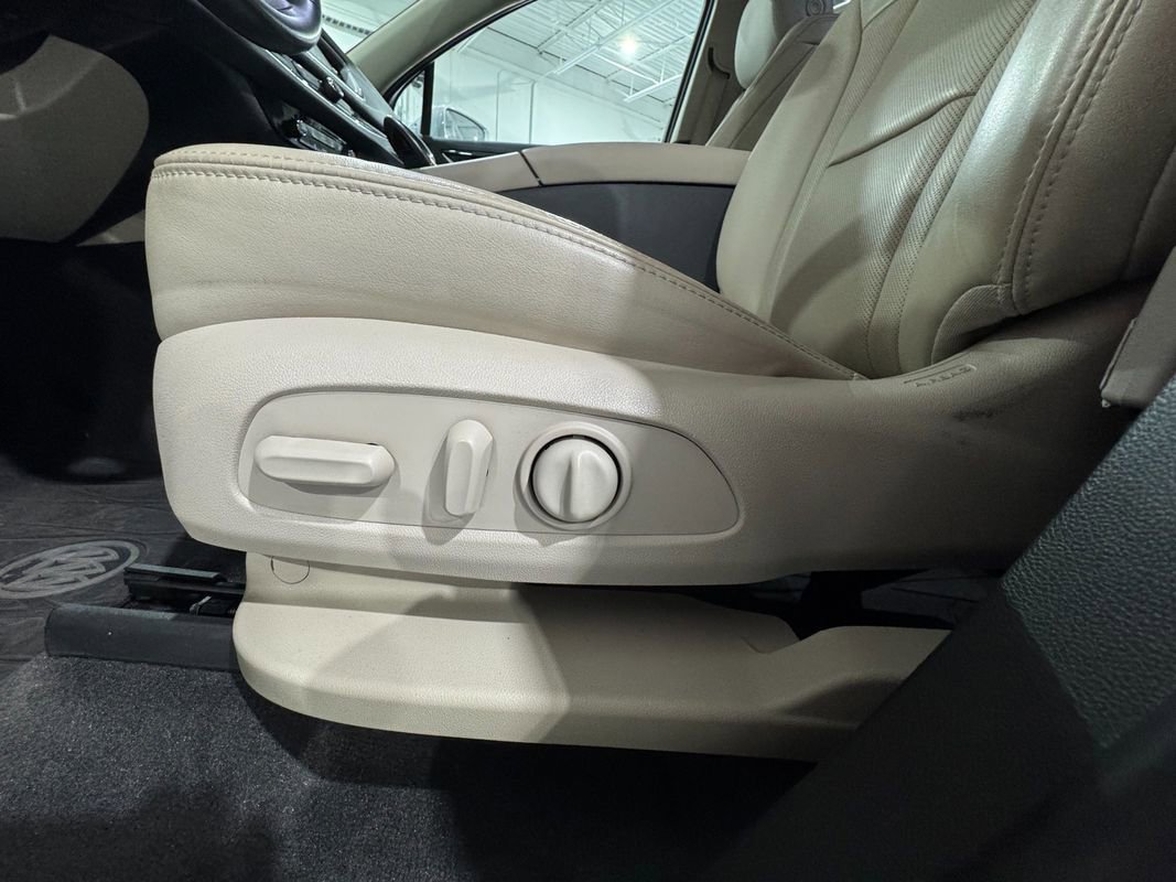 Used 2019 Buick Enclave Essence image 11