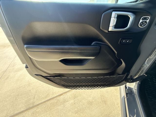 Used 2018 Jeep Wrangler Unlimited Sport S AWD/4WD image 13