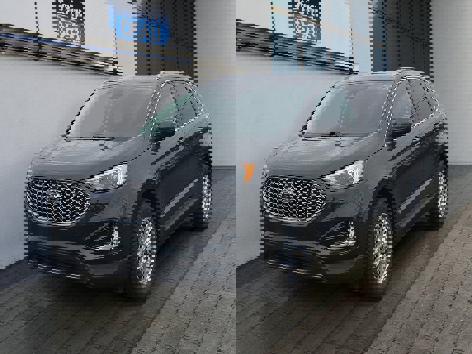 Used 2024 Ford Edge SEL w/ Convenience Package image 3