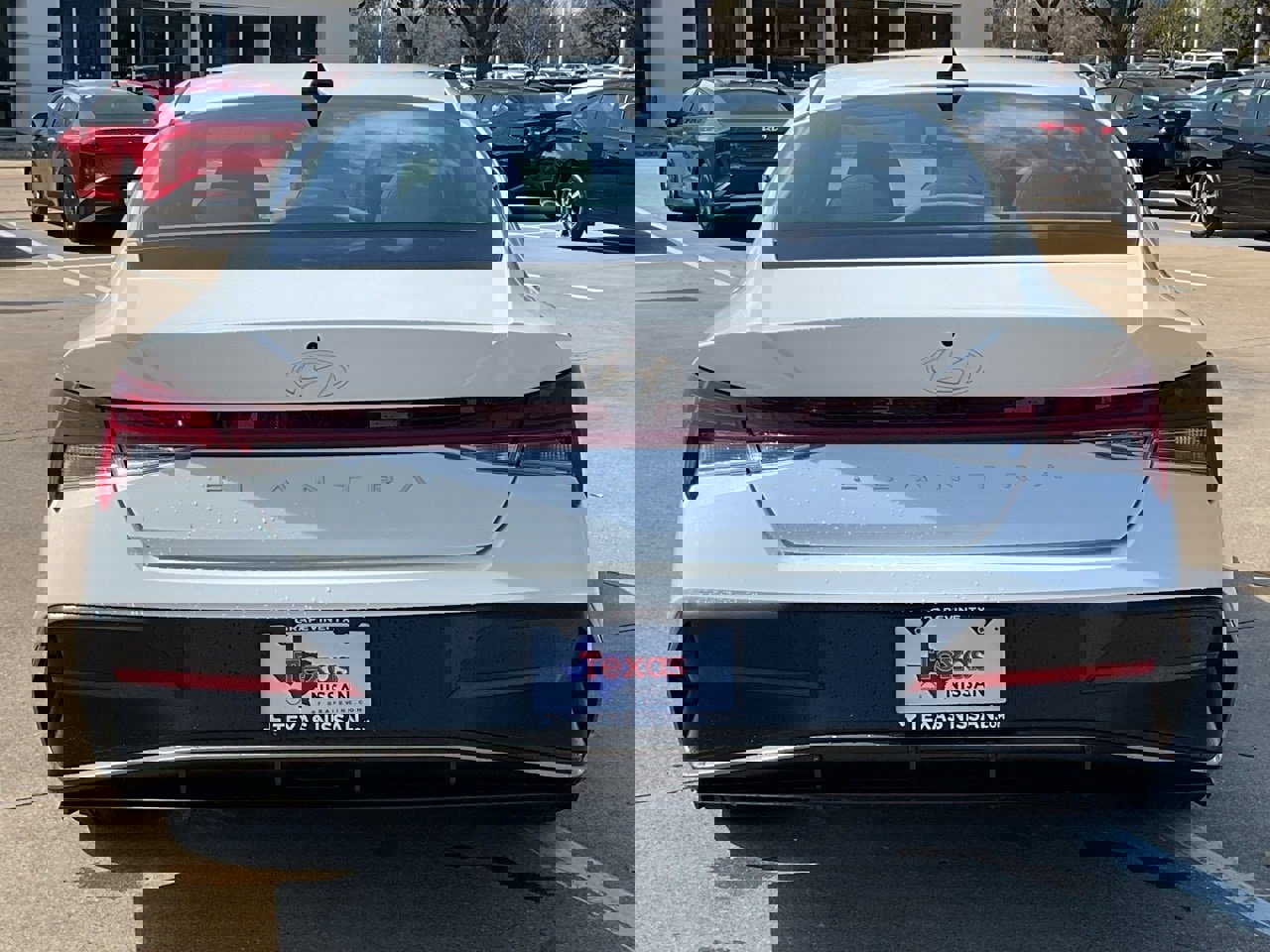 Used 2025 Hyundai Elantra SEL image 6