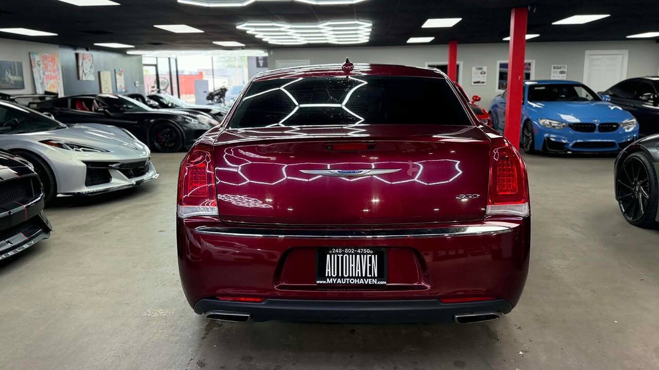 Used 2018 Chrysler 300 Limited RWD image 6