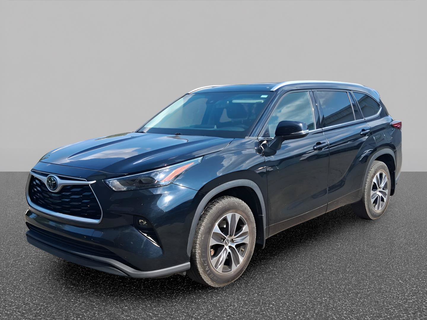 Used 2022 Toyota Highlander XLE