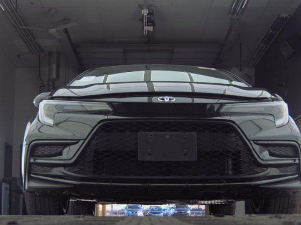 Used 2024 Toyota Corolla SE FWD image 3