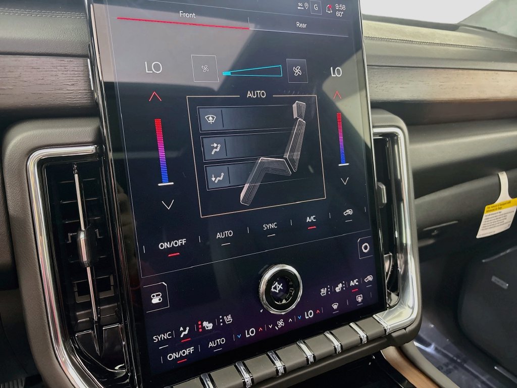 New 2026 GMC Yukon Denali w/ Denali Reserve Package AWD/4WD image 16