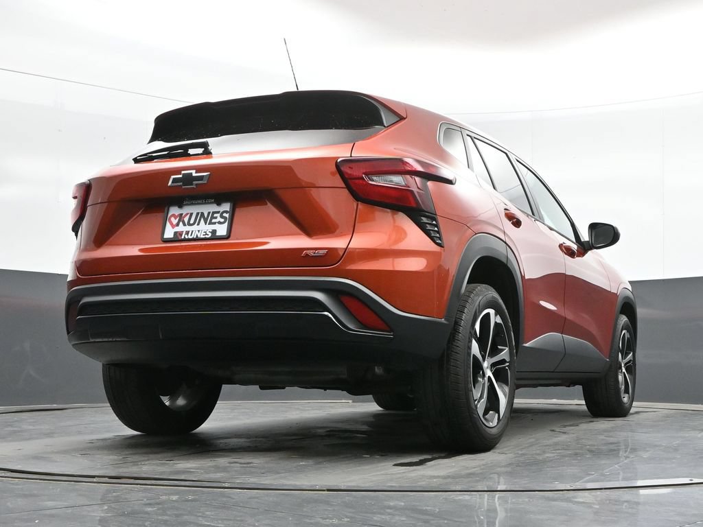 Used 2024 Chevrolet Trax RS FWD image 39