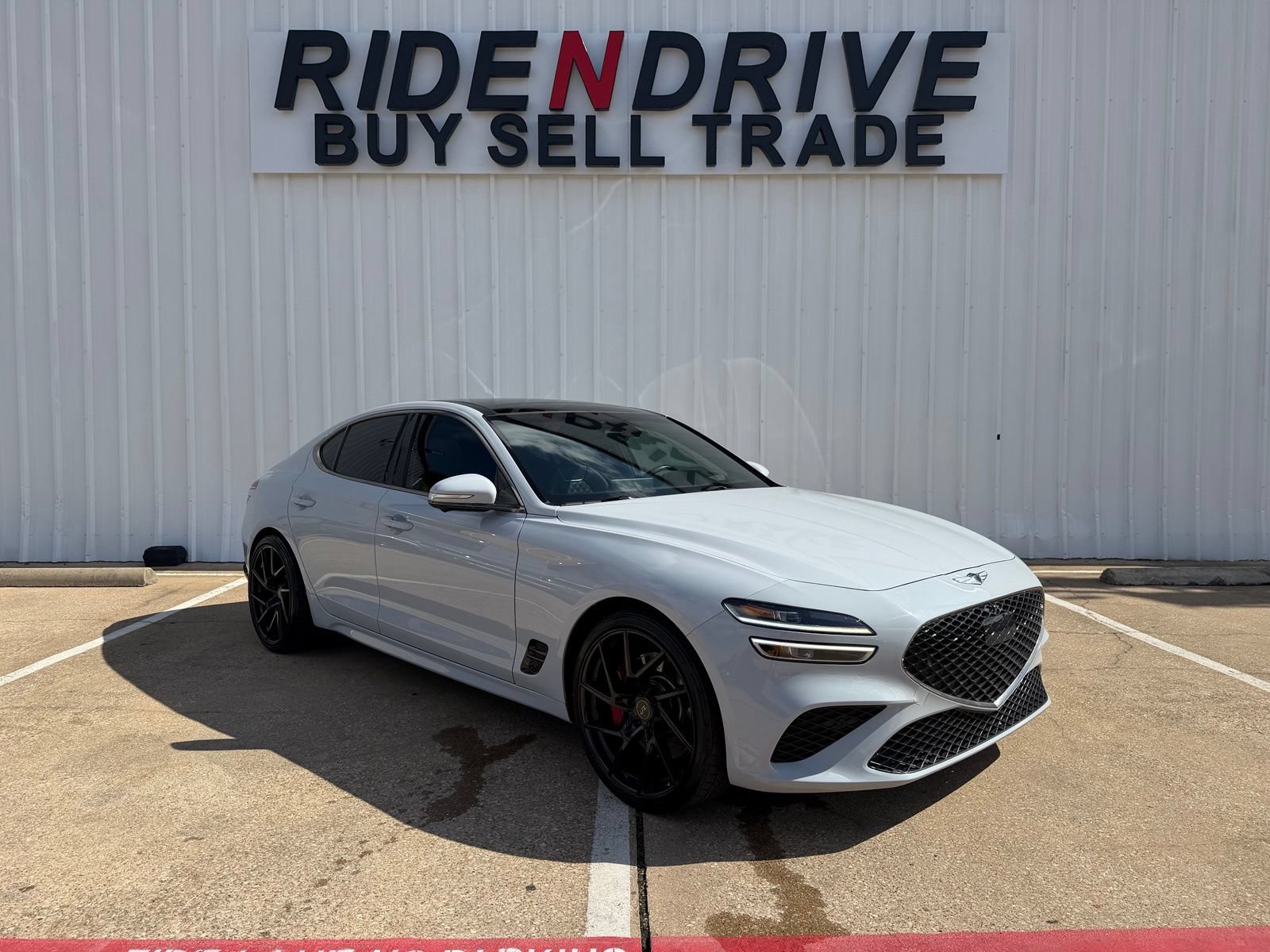 Used 2022 Genesis G70 3.3T RWD image 9