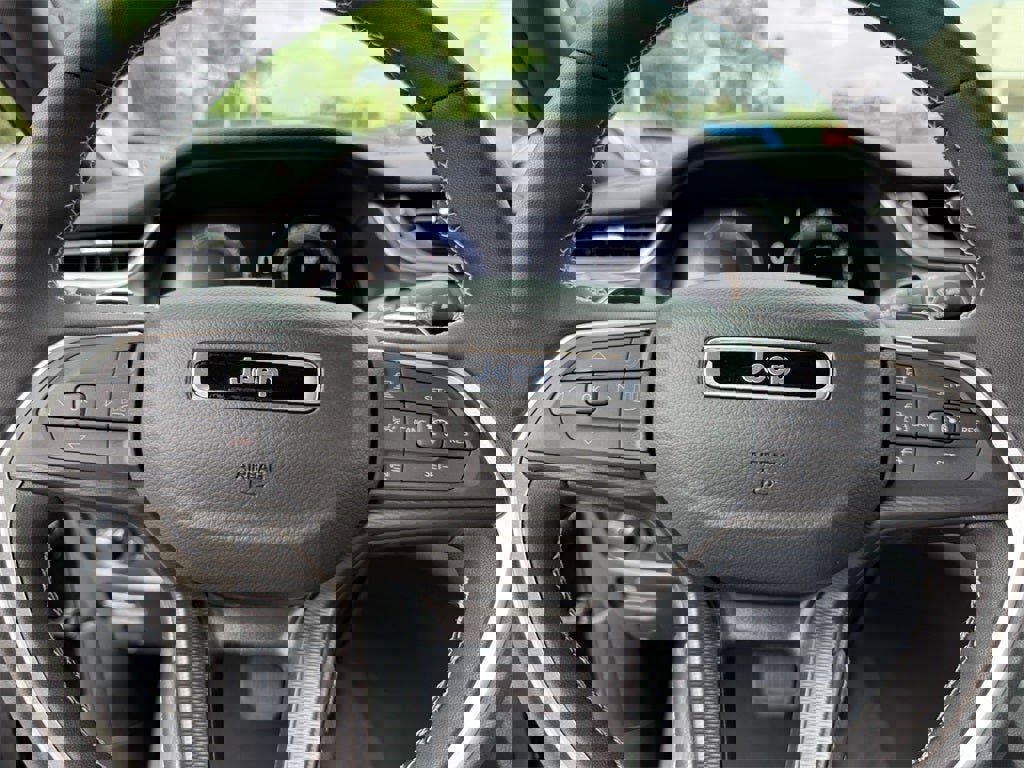 New 2025 Jeep Grand Cherokee L Laredo w/ Luxury Tech Group I image 24