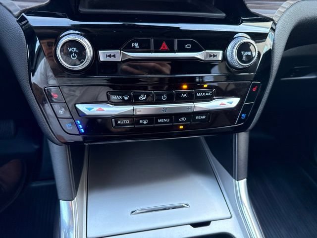 Used 2022 Ford Explorer Limited w/ Equipment Group 301A AWD/4WD image 36