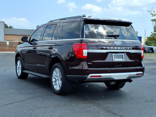 Used 2024 Ford Expedition XLT AWD/4WD image 4