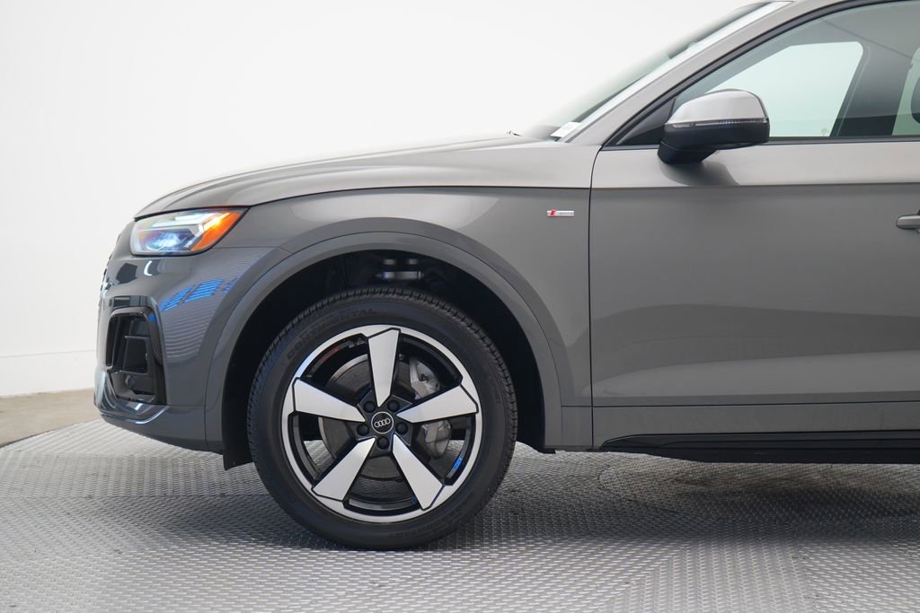 Used 2023 Audi Q5 2.0T Premium Plus w/ Premium Plus Package image 2