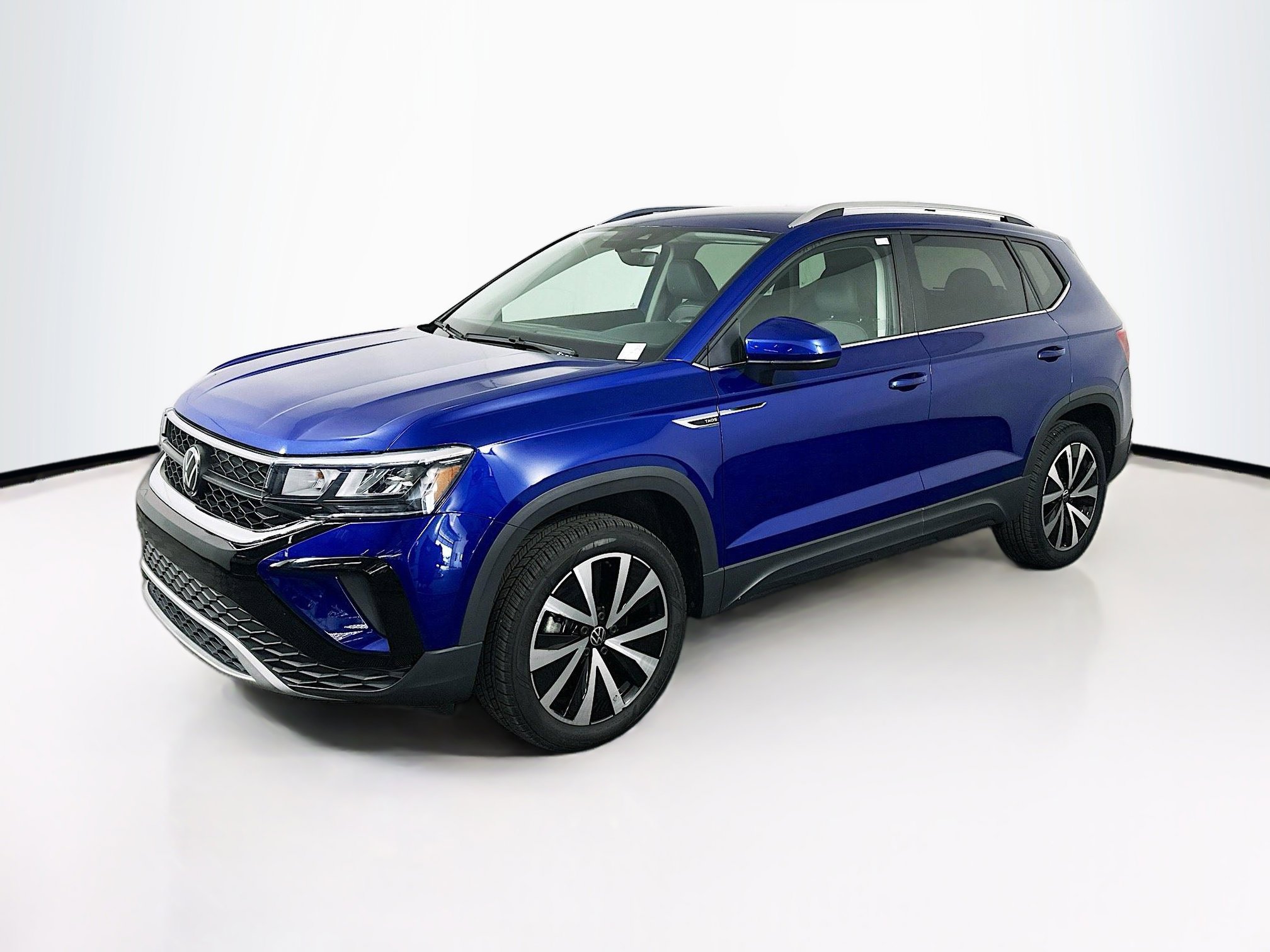 Used 2024 Volkswagen Taos SE image 3