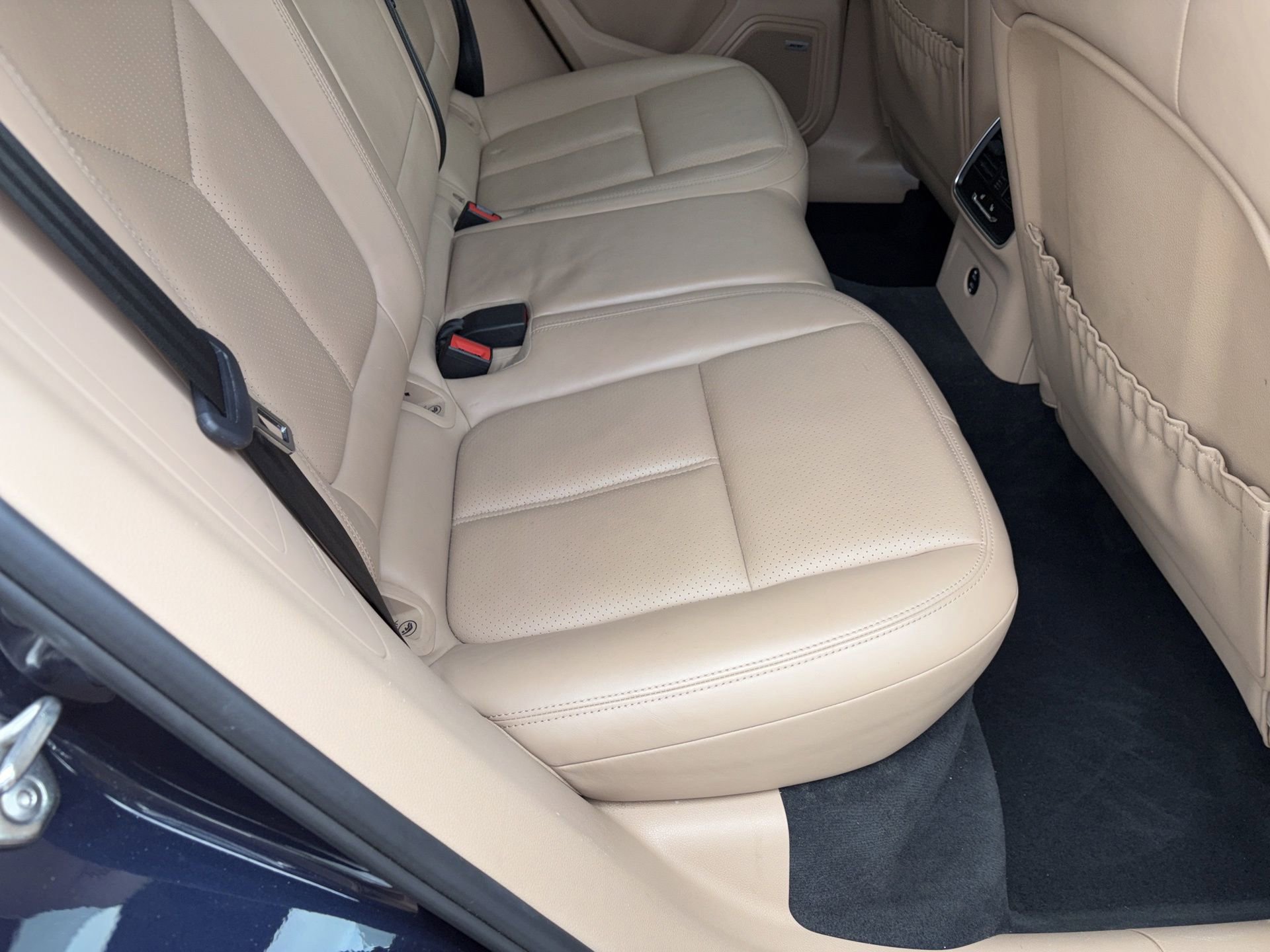 Used 2020 Porsche Macan Base image 12