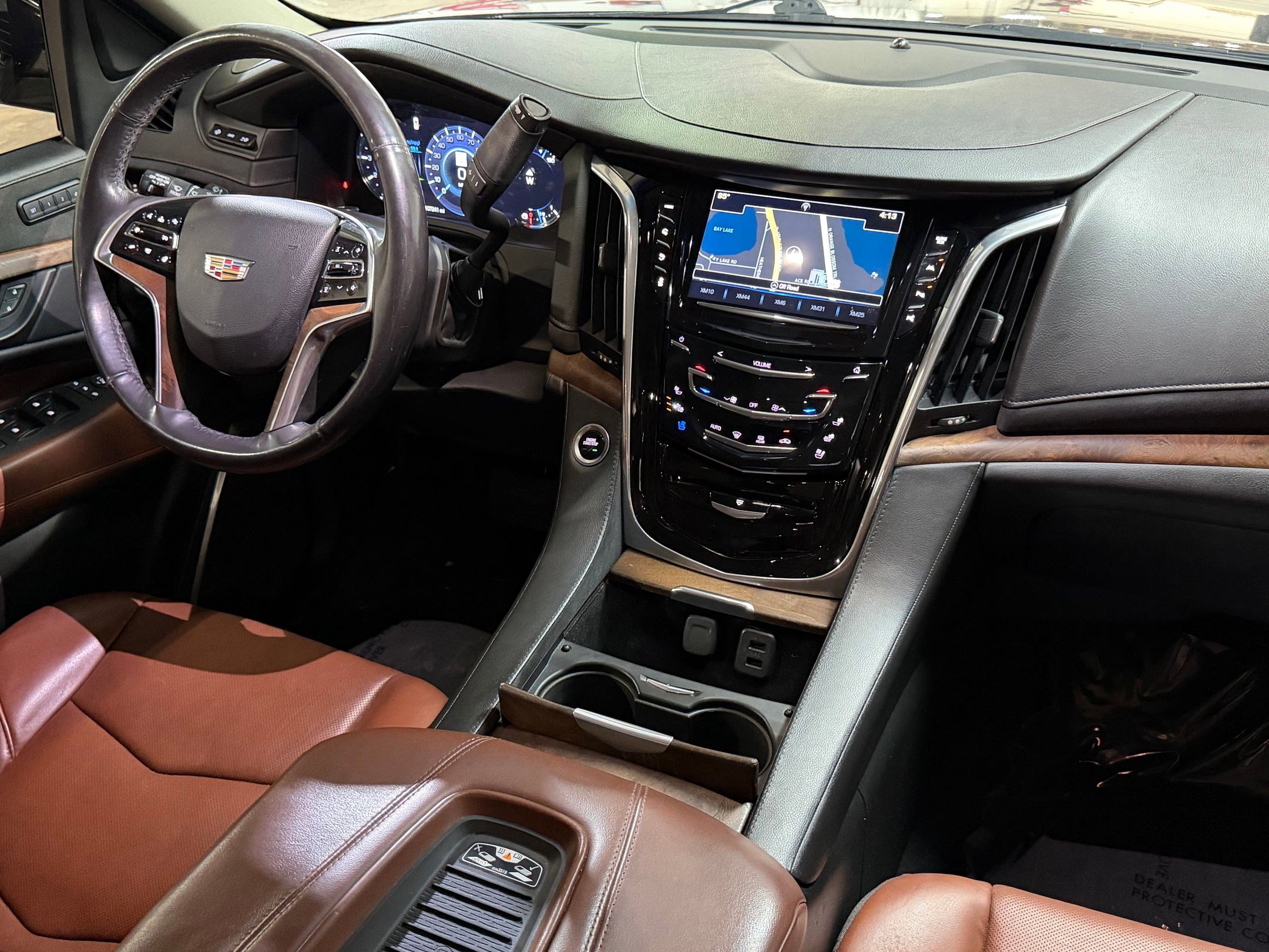 Used 2019 Cadillac Escalade Premium Luxury w/ LPO, Radiant Package AWD/4WD image 4