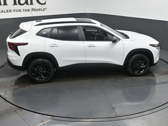 New 2026 Chevrolet Trax LT w/ Sunroof Package FWD image 17